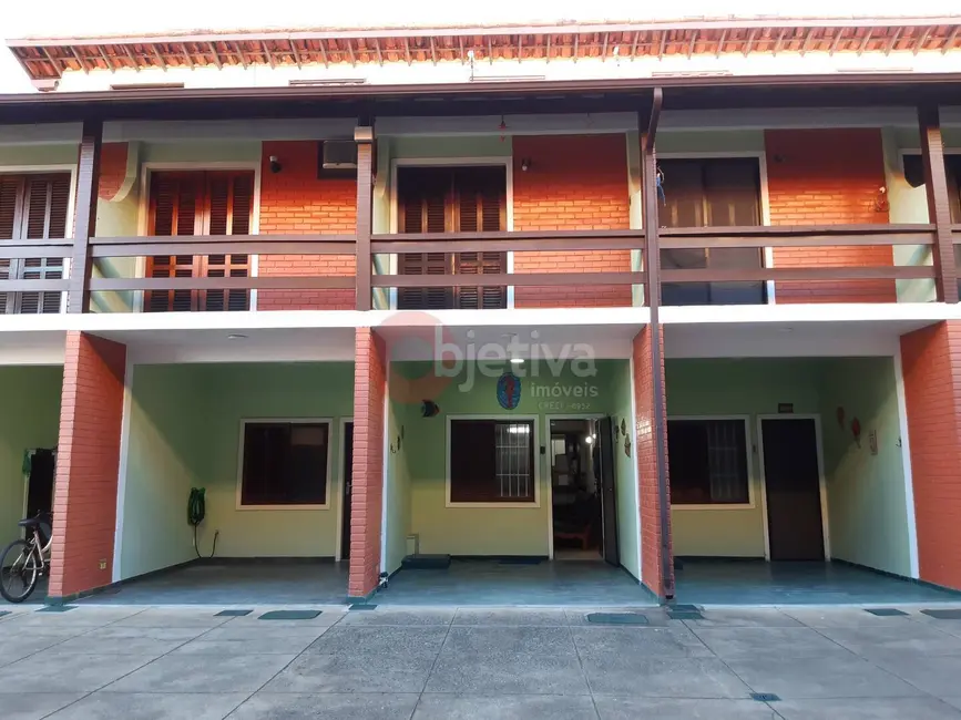 Foto 1 de Casa de Condomínio com 3 quartos à venda, 81m2 em Peró, Cabo Frio - RJ