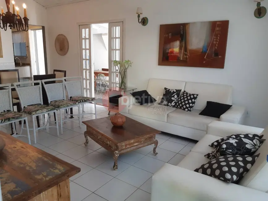 Foto 2 de Casa de Condomínio com 3 quartos à venda, 90m2 em Ogiva, Cabo Frio - RJ