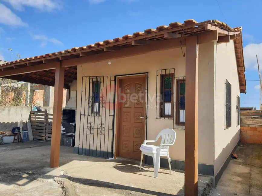 Foto 1 de Casa com 2 quartos à venda, 200m2 em Cabo Frio - RJ