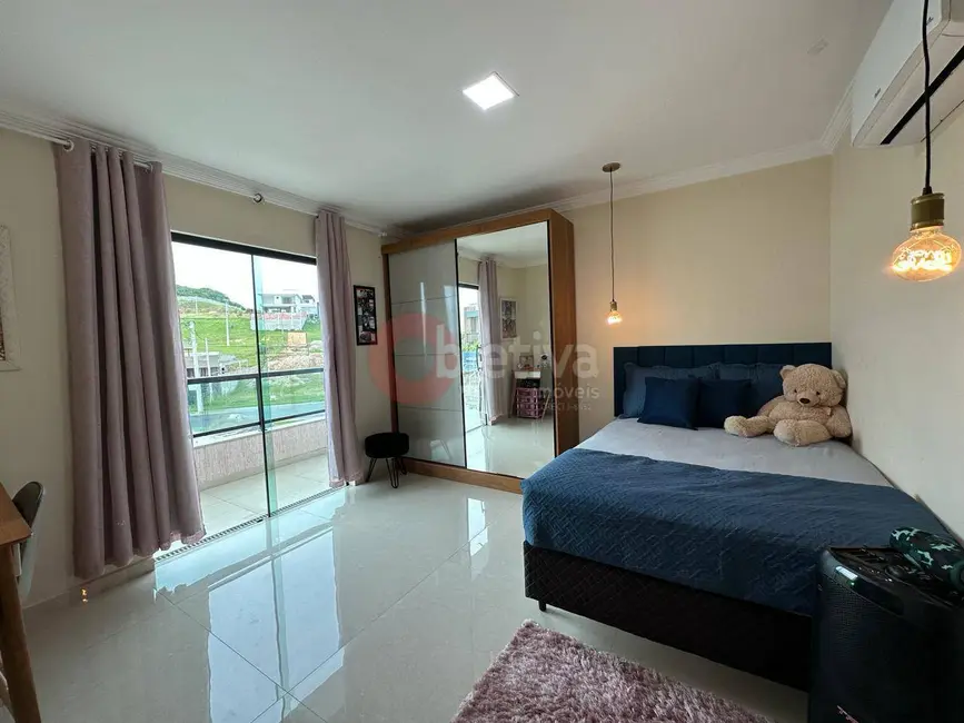 Casa de Condomínio com 4 quartos à venda, 204m2 em Nova São Pedro, Sao Pedro Da Aldeia - RJ - imagem 5 Foto 5 de Casa de Condomínio com 4 quartos à venda, 204m2 em Nova São Pedro, Sao Pedro Da Aldeia - RJ