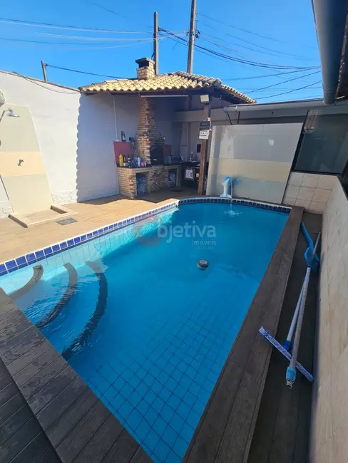 Foto 2 de Casa com 5 quartos à venda e para alugar, 300m2 em Parque Burle, Cabo Frio - RJ
