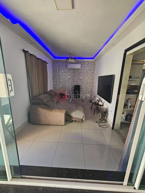 Foto 8 de Casa com 5 quartos à venda e para alugar, 300m2 em Parque Burle, Cabo Frio - RJ