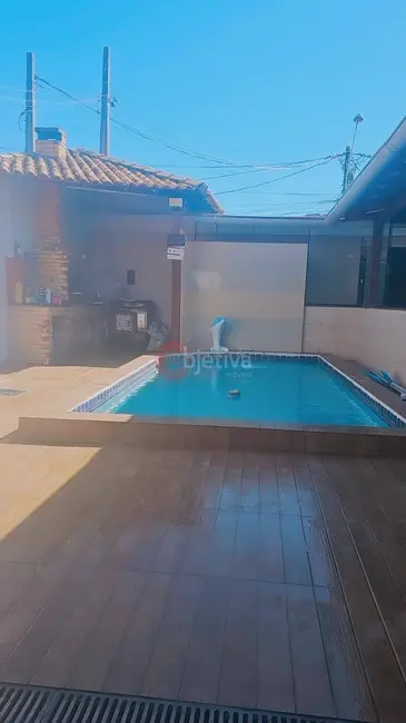 Foto 3 de Casa com 5 quartos à venda e para alugar, 300m2 em Parque Burle, Cabo Frio - RJ