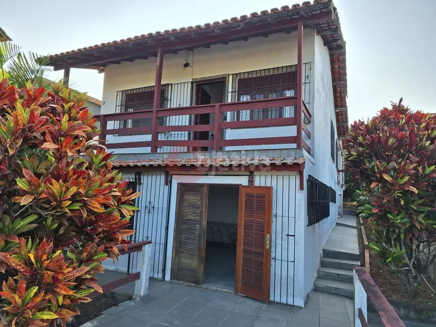 Casa com 3 quartos à venda, 300m2 em Cabo Frio - RJ - imagem 1 Foto 1 de Casa com 3 quartos à venda, 300m2 em Cabo Frio - RJ