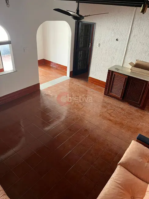 Casa com 3 quartos à venda, 400m2 em Balneário das Conchas, Sao Pedro Da Aldeia - RJ - imagem 6 Foto 6 de Casa com 3 quartos à venda, 400m2 em Balneário das Conchas, Sao Pedro Da Aldeia - RJ