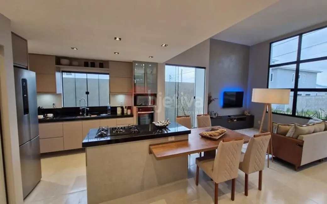 Foto 8 de Casa de Condomínio com 3 quartos à venda, 225m2 em Nova São Pedro, Sao Pedro Da Aldeia - RJ