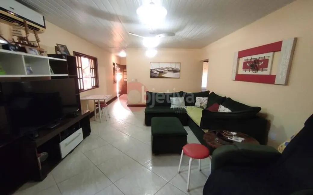 Casa com 2 quartos para alugar, 100m2 em Jardim Caiçara, Cabo Frio - RJ - imagem 4 Foto 4 de Casa com 2 quartos para alugar, 100m2 em Jardim Caiçara, Cabo Frio - RJ