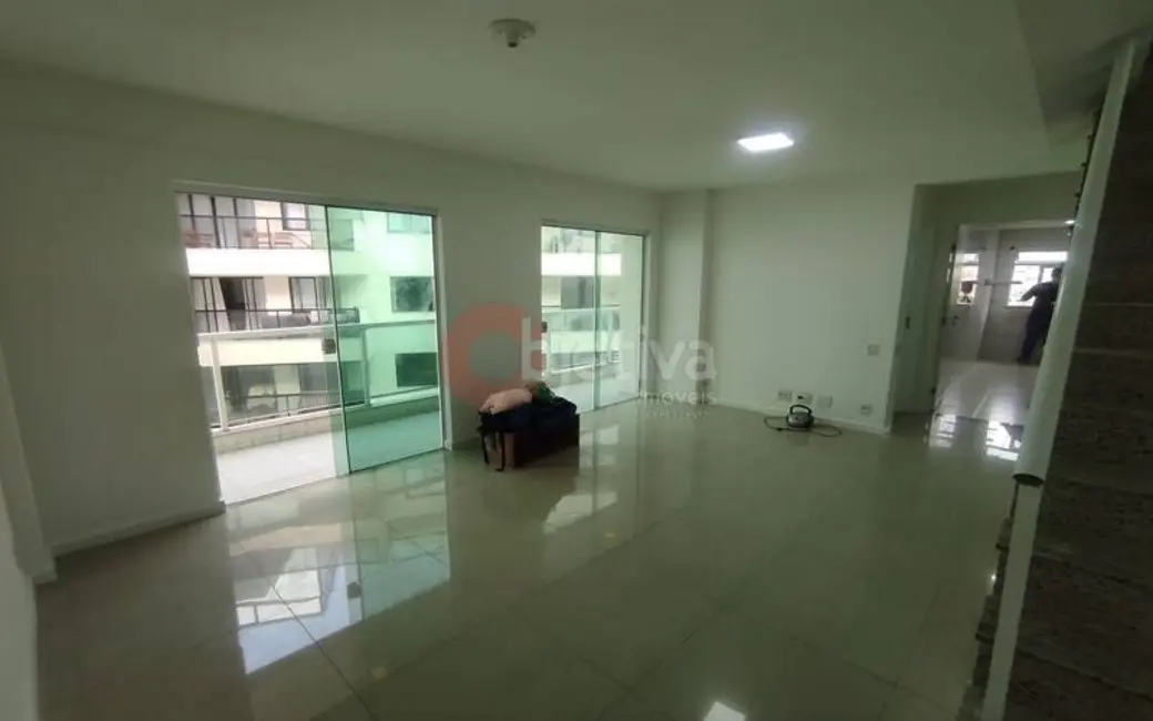 Foto 2 de Cobertura com 3 quartos à venda, 150m2 em Passagem, Cabo Frio - RJ