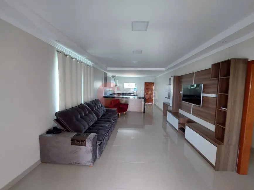 Casa com 3 quartos à venda, 360m2 em Cabo Frio - RJ - imagem 2 Foto 2 de Casa com 3 quartos à venda, 360m2 em Cabo Frio - RJ