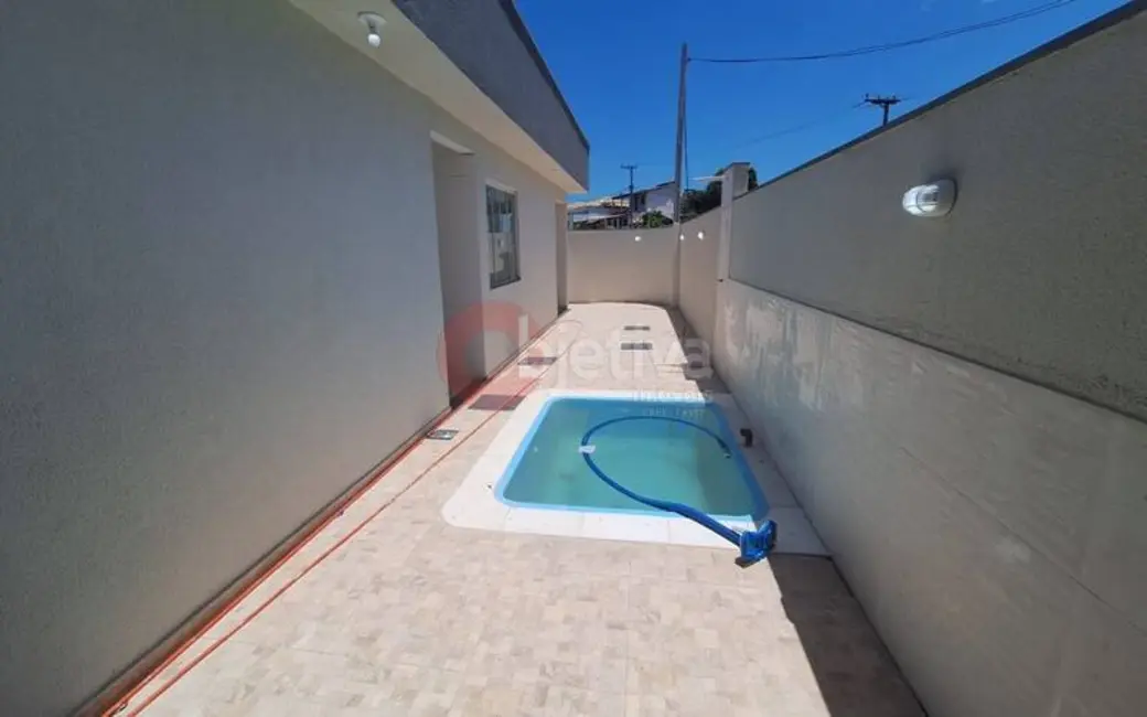 Foto 2 de Casa com 2 quartos à venda, 65m2 em Cabo Frio - RJ