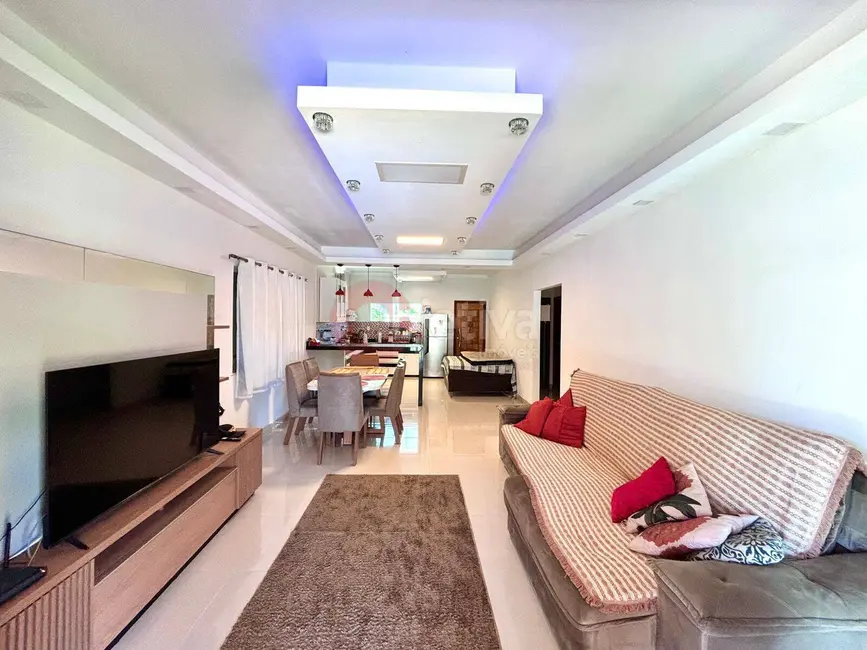 Foto 1 de Casa com 2 quartos à venda, 380m2 em Cabo Frio - RJ