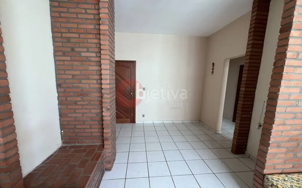 Foto 2 de Apartamento com 2 quartos para alugar, 75m2 em Centro, Cabo Frio - RJ