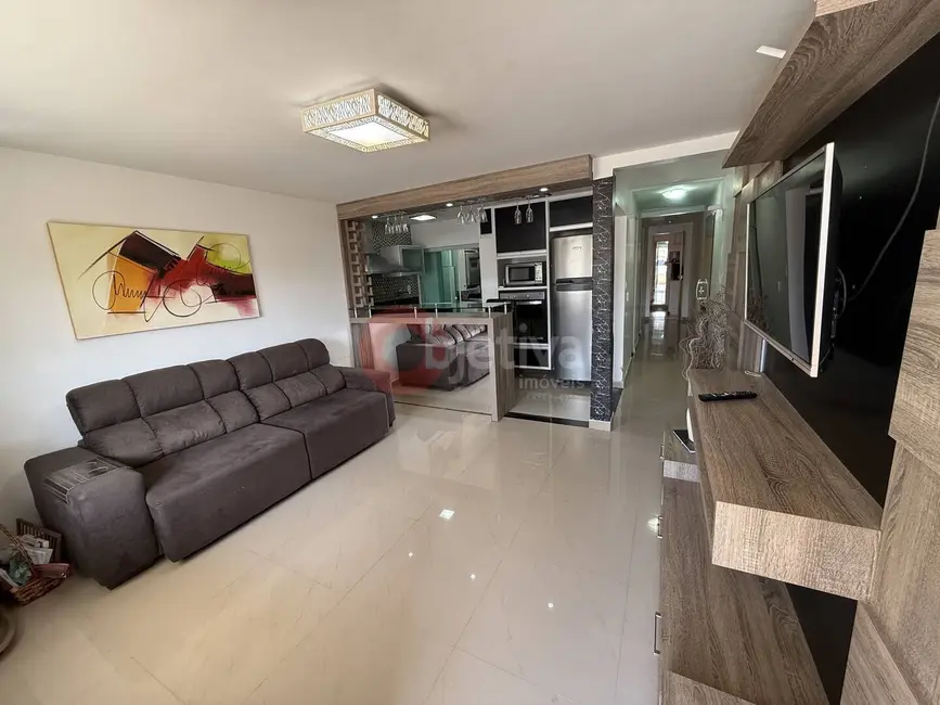 Foto 2 de Casa com 2 quartos à venda, 66m2 em Parque Burle, Cabo Frio - RJ