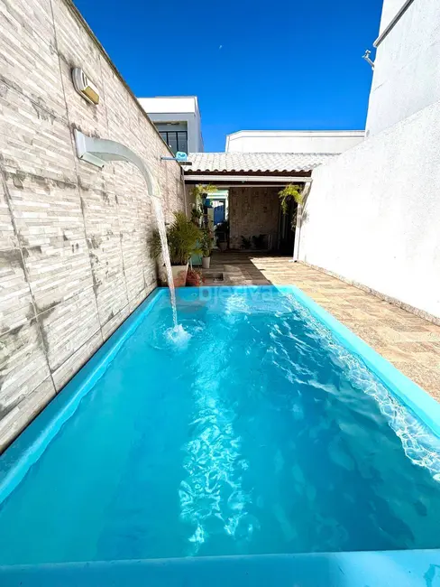 Casa com 2 quartos à venda, 72m2 em Cabo Frio - RJ - imagem 1 Foto 1 de Casa com 2 quartos à venda, 72m2 em Cabo Frio - RJ