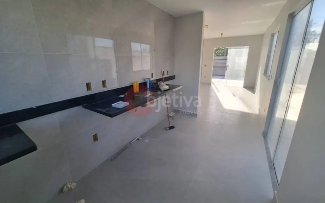 Foto 2 de Casa com 4 quartos à venda, 103m2 em Cabo Frio - RJ