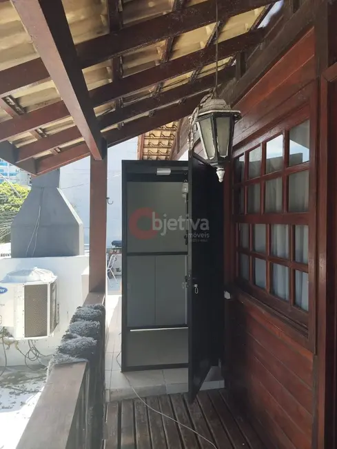 Foto 3 de Casa com 5 quartos à venda, 160m2 em Braga, Cabo Frio - RJ
