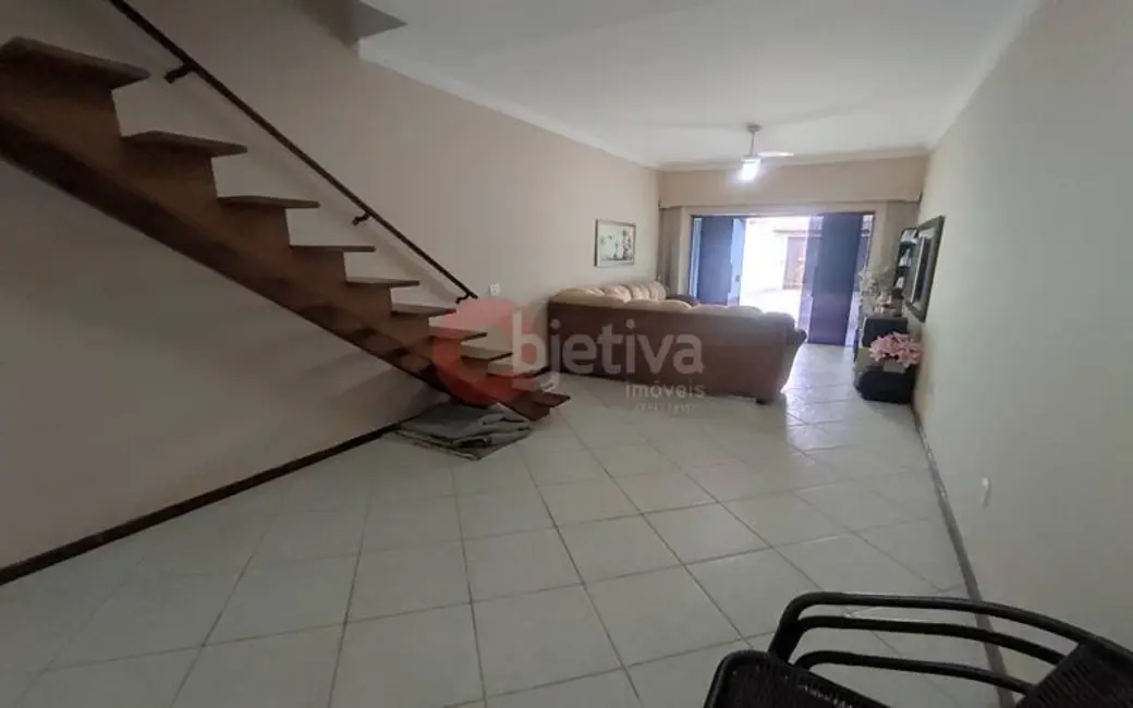 Foto 2 de Casa com 2 quartos à venda, 120m2 em Palmeiras, Cabo Frio - RJ