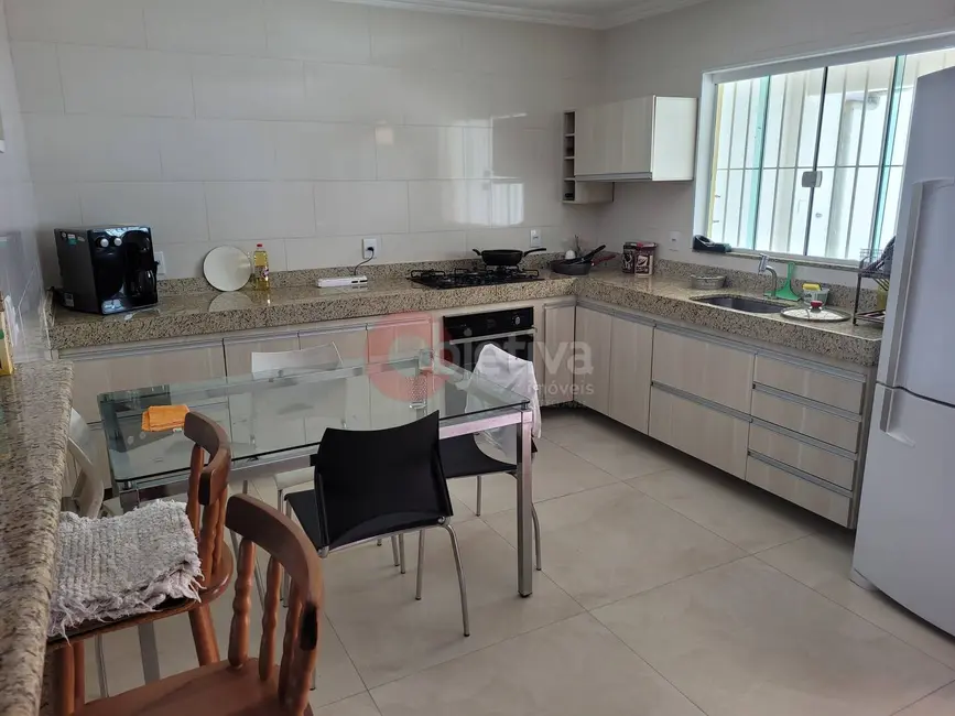 Foto 5 de Casa com 3 quartos à venda, 135m2 em Cabo Frio - RJ