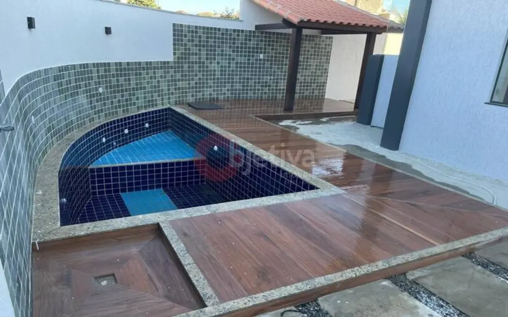 Casa com 3 quartos à venda, 100m2 em Cabo Frio - RJ - imagem 3 Foto 3 de Casa com 3 quartos à venda, 100m2 em Cabo Frio - RJ