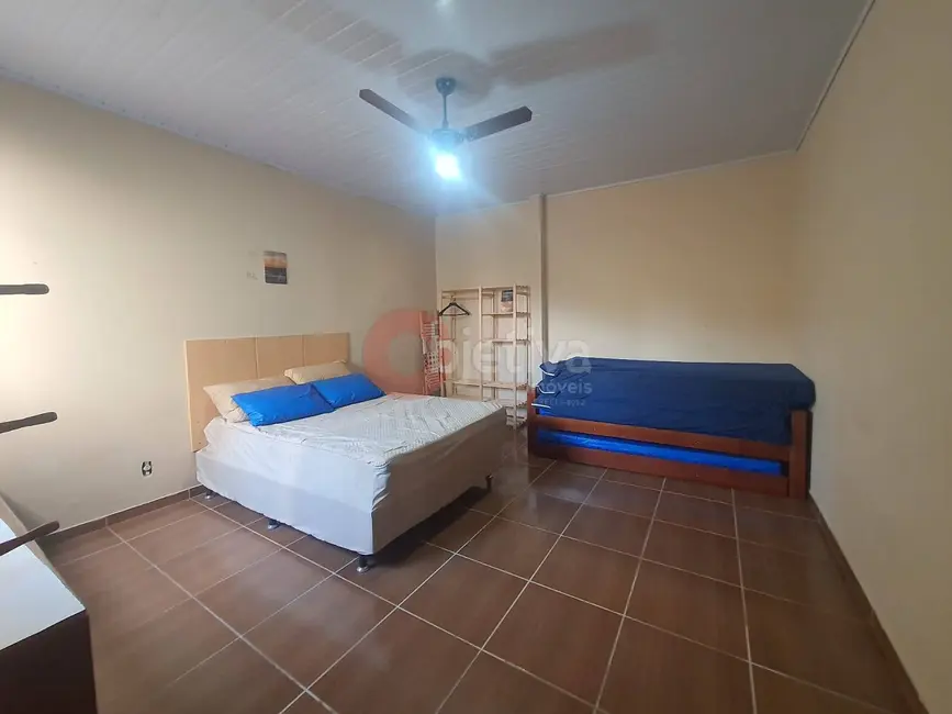 Foto 5 de Casa com 9 quartos à venda, 297m2 em Parque Burle, Cabo Frio - RJ