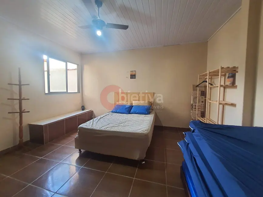 Foto 4 de Casa com 9 quartos à venda, 297m2 em Parque Burle, Cabo Frio - RJ
