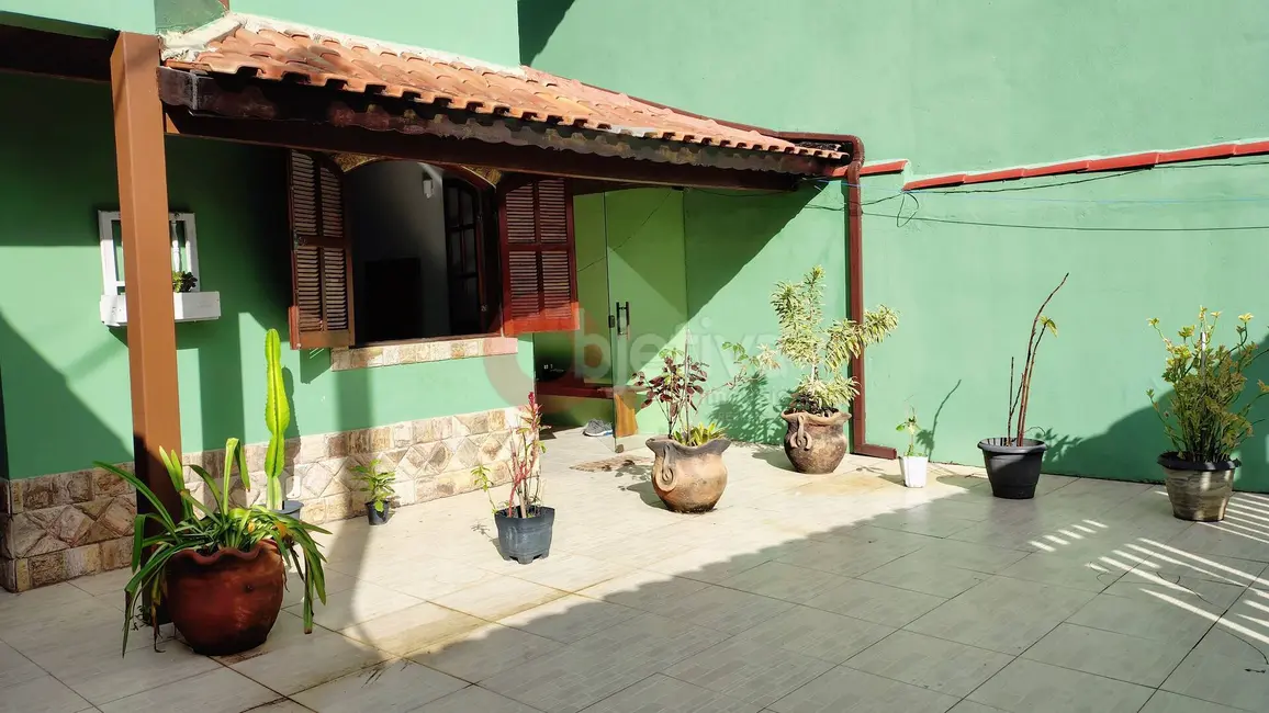 Foto 2 de Casa com 4 quartos à venda, 157m2 em Cabo Frio - RJ