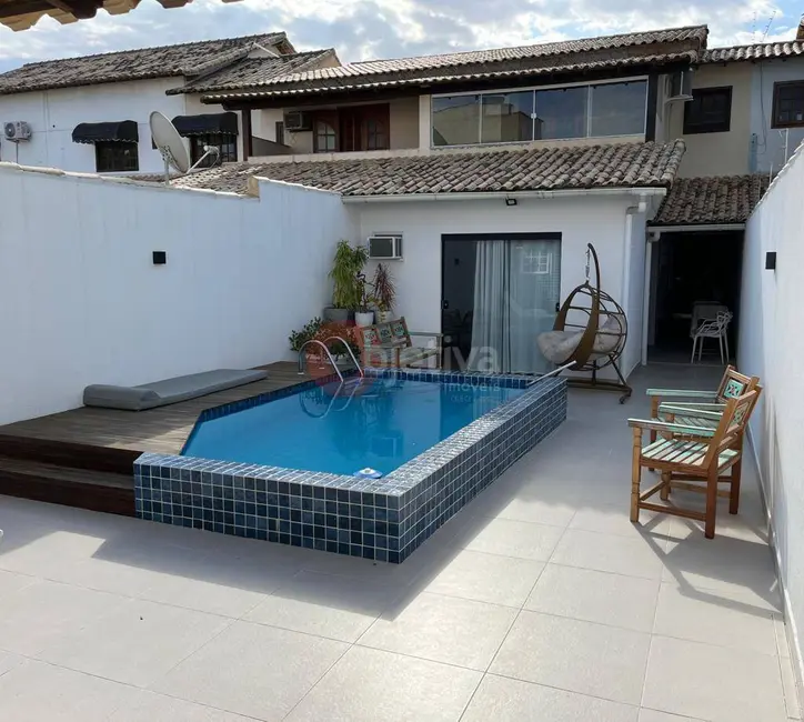 Foto 2 de Casa com 3 quartos à venda, 183m2 em Palmeiras, Cabo Frio - RJ