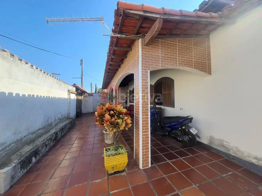 Foto 3 de Casa com 5 quartos à venda, 120m2 em Parque Central, Cabo Frio - RJ