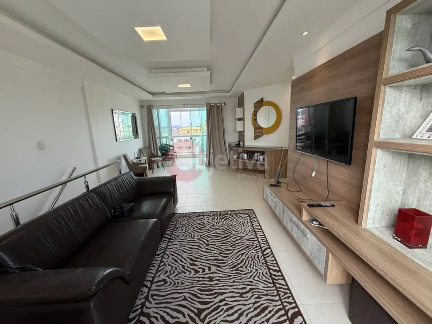 Apartamento com 4 quartos à venda, 220m2 em Centro, Cabo Frio - RJ - imagem 2 Foto 2 de Apartamento com 4 quartos à venda, 220m2 em Centro, Cabo Frio - RJ