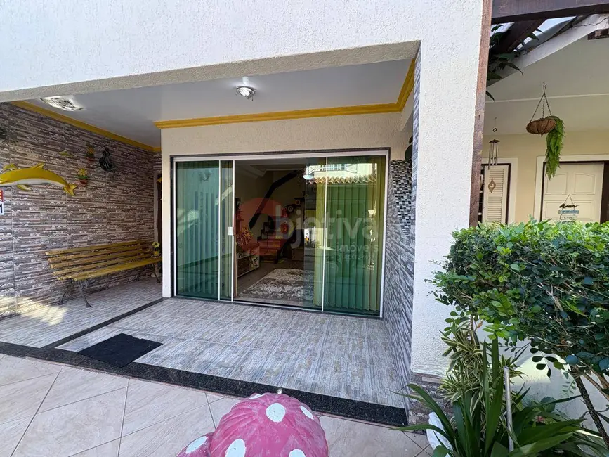 Foto 2 de Casa de Condomínio com 2 quartos à venda, 110m2 em Portinho, Cabo Frio - RJ