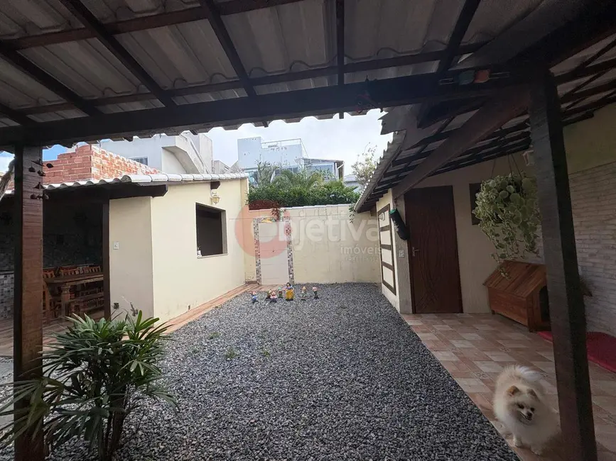 Casa de Condomínio com 3 quartos à venda, 117m2 em Ogiva, Cabo Frio - RJ - imagem 5 Foto 5 de Casa de Condomínio com 3 quartos à venda, 117m2 em Ogiva, Cabo Frio - RJ