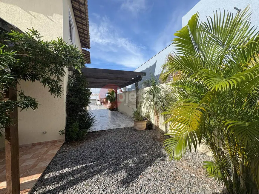 Casa de Condomínio com 3 quartos à venda, 117m2 em Ogiva, Cabo Frio - RJ - imagem 2 Foto 2 de Casa de Condomínio com 3 quartos à venda, 117m2 em Ogiva, Cabo Frio - RJ