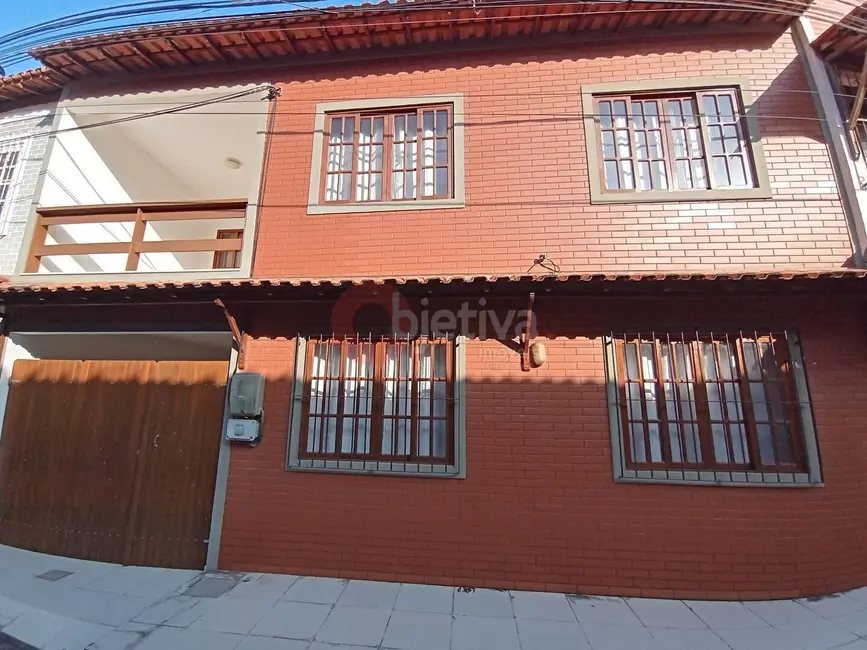 Foto 1 de Casa com 5 quartos para alugar, 235m2 em Braga, Cabo Frio - RJ