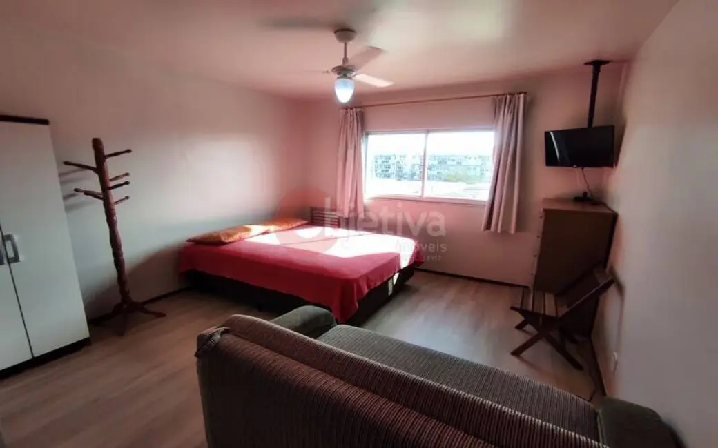 Foto 2 de Kitnet com 1 quarto para alugar, 40m2 em Centro, Cabo Frio - RJ