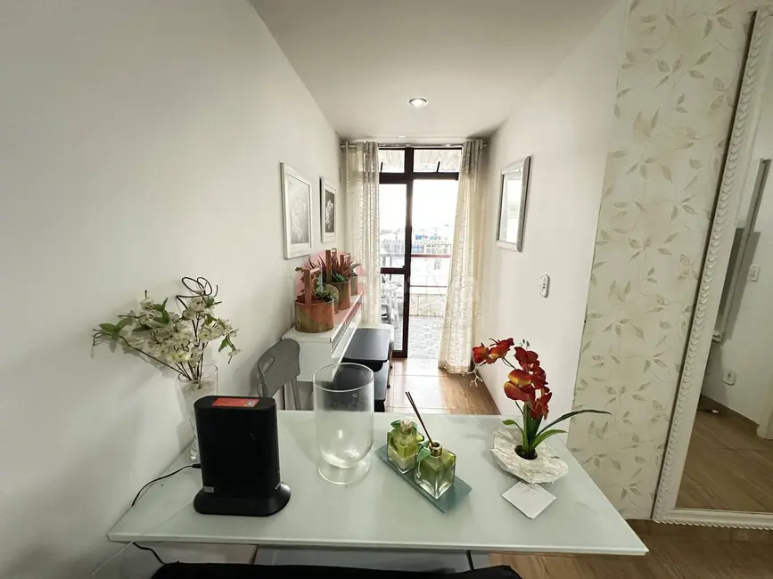 Foto 9 de Apartamento com 3 quartos à venda, 106m2 em Centro, Cabo Frio - RJ