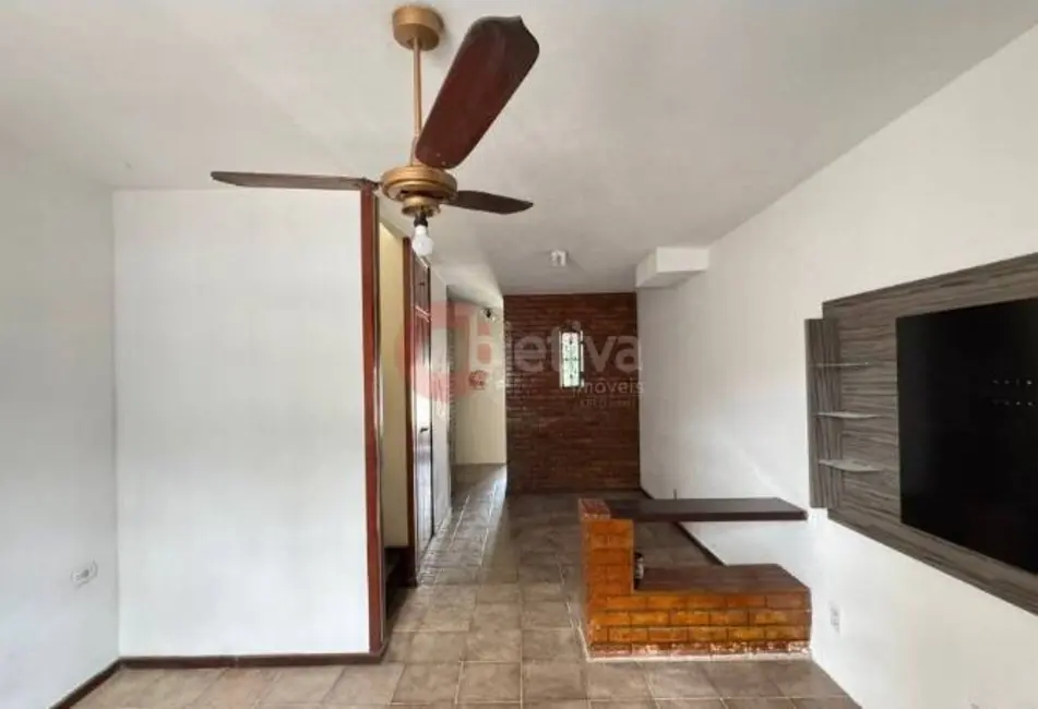 Foto 3 de Casa com 2 quartos para alugar, 88m2 em Praia do Siqueira, Cabo Frio - RJ