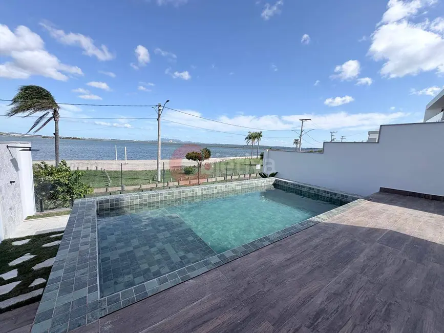 Foto 3 de Casa de Condomínio com 3 quartos à venda, 216m2 em Nova São Pedro, Sao Pedro Da Aldeia - RJ