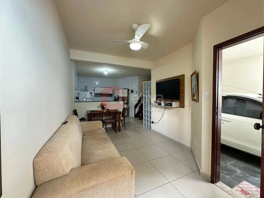 Foto 2 de Casa com 2 quartos à venda, 100m2 em Peró, Cabo Frio - RJ