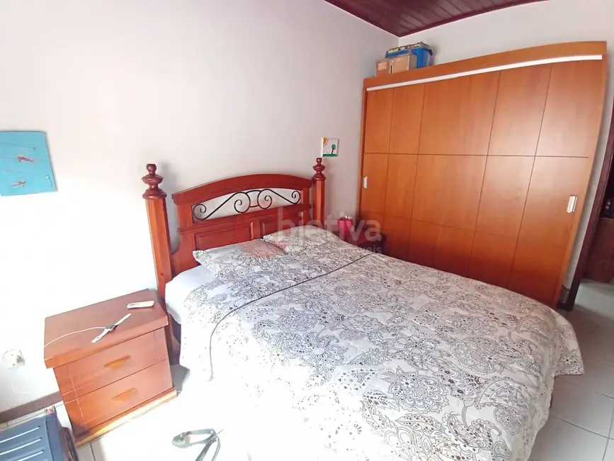 Foto 7 de Casa com 7 quartos à venda, 360m2 em São Cristóvão, Cabo Frio - RJ