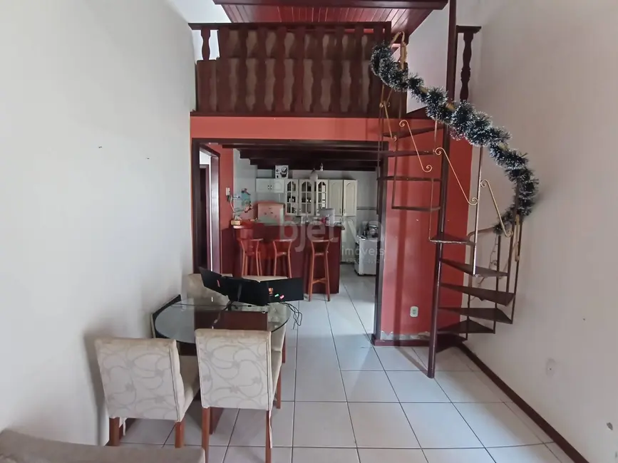 Foto 3 de Casa com 7 quartos à venda, 360m2 em São Cristóvão, Cabo Frio - RJ