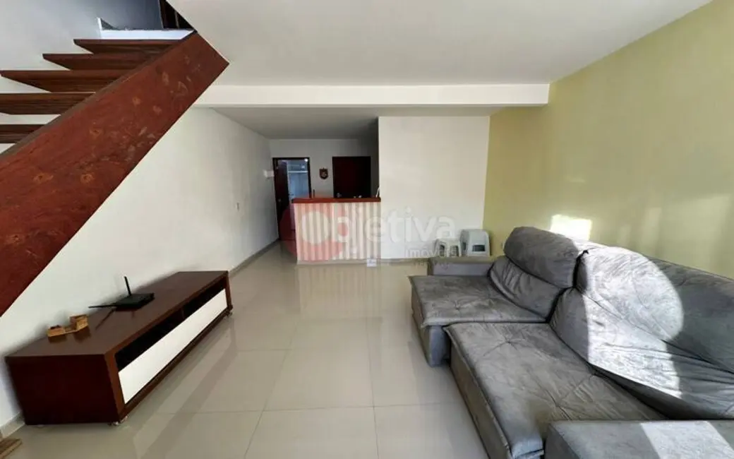 Foto 4 de Casa de Condomínio com 2 quartos para alugar, 75m2 em Ogiva, Cabo Frio - RJ