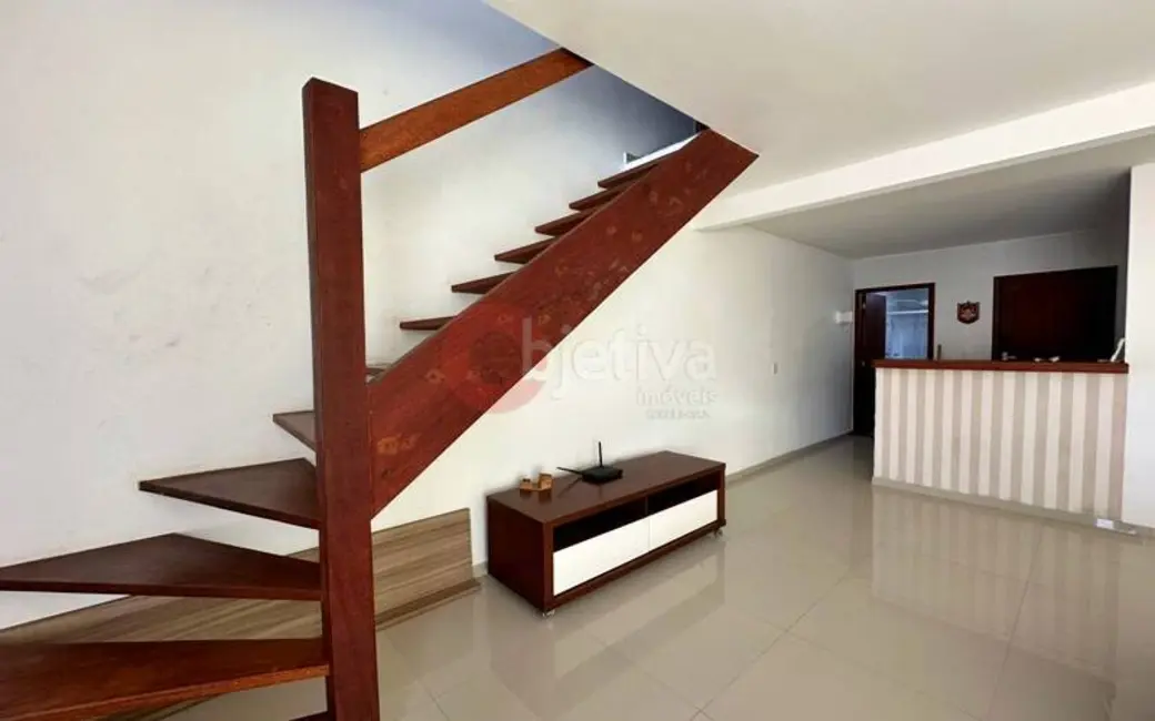 Foto 5 de Casa de Condomínio com 2 quartos para alugar, 75m2 em Ogiva, Cabo Frio - RJ