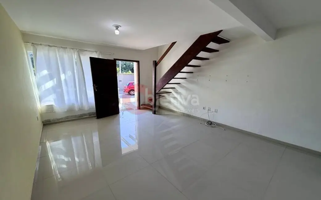 Foto 3 de Casa de Condomínio com 2 quartos à venda e para alugar, 75m2 em Ogiva, Cabo Frio - RJ