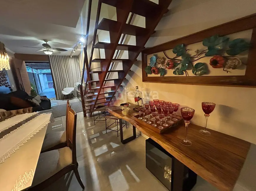 Foto 5 de Casa com 2 quartos à venda, 111m2 em Palmeiras, Cabo Frio - RJ