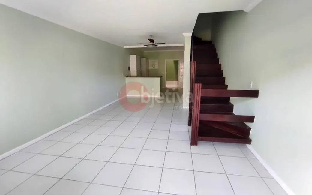 Casa de Condomínio com 3 quartos para alugar, 90m2 em Jardim Flamboyant, Cabo Frio - RJ - imagem 2 Foto 2 de Casa de Condomínio com 3 quartos para alugar, 90m2 em Jardim Flamboyant, Cabo Frio - RJ