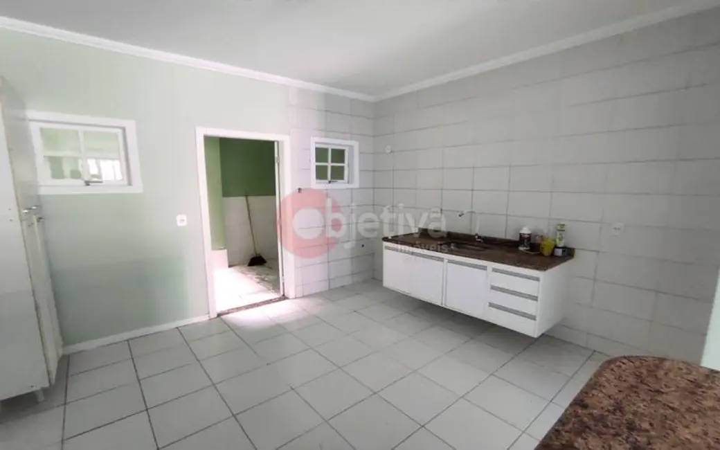 Casa de Condomínio com 3 quartos para alugar, 90m2 em Jardim Flamboyant, Cabo Frio - RJ - imagem 5 Foto 5 de Casa de Condomínio com 3 quartos para alugar, 90m2 em Jardim Flamboyant, Cabo Frio - RJ