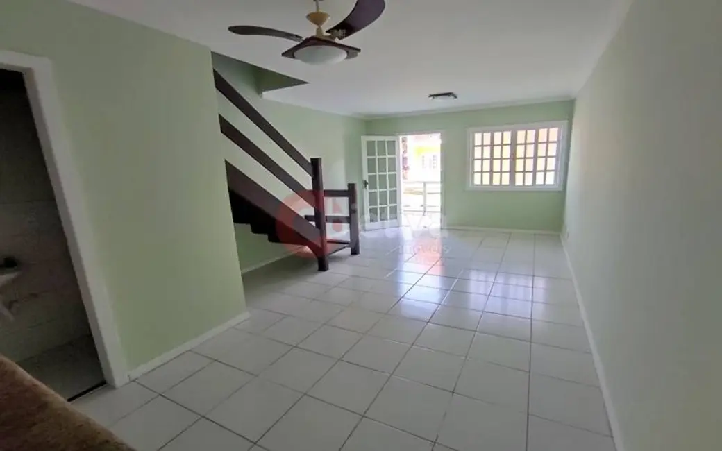 Casa de Condomínio com 3 quartos para alugar, 90m2 em Jardim Flamboyant, Cabo Frio - RJ - imagem 3 Foto 3 de Casa de Condomínio com 3 quartos para alugar, 90m2 em Jardim Flamboyant, Cabo Frio - RJ