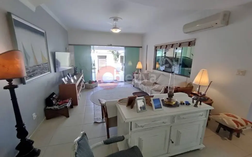 Foto 3 de Casa com 4 quartos à venda, 170m2 em Portinho, Cabo Frio - RJ