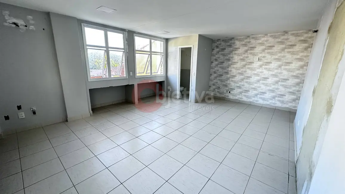 Foto 3 de Sala Comercial para alugar, 32m2 em Passagem, Cabo Frio - RJ