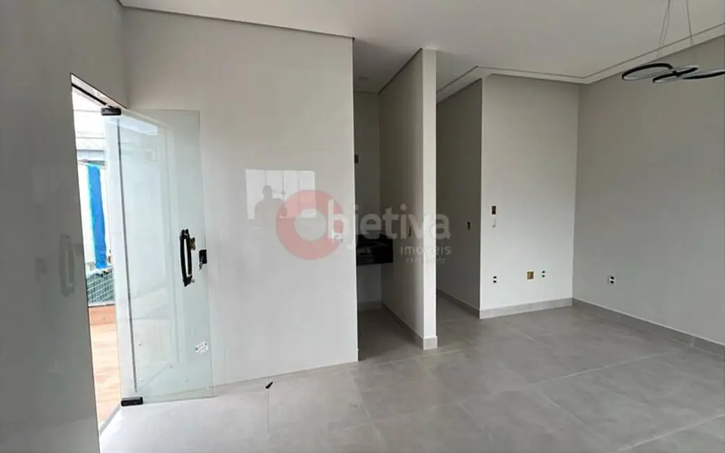 Foto 2 de Casa com 2 quartos à venda, 80m2 em Cabo Frio - RJ